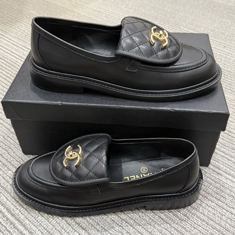 Chanel Women's Black Loafers - Picture 3 of 6